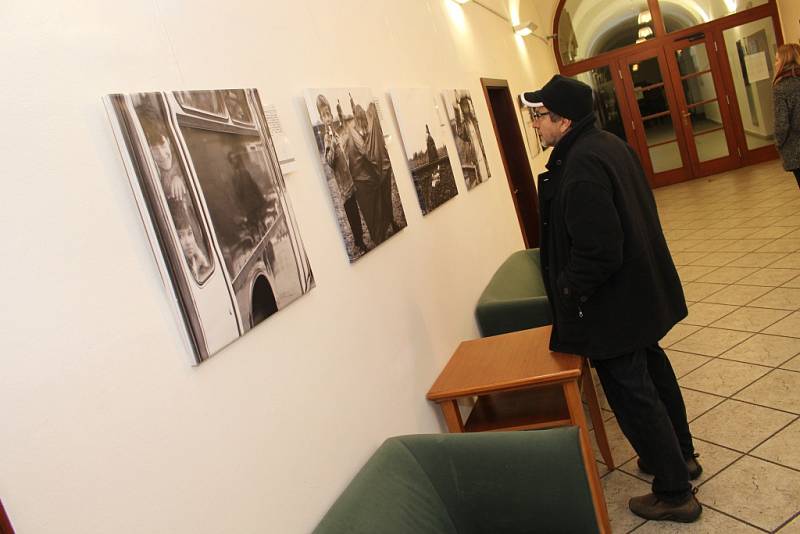 V uherskohradišťské Redutě budou až do třetího ledna k vidění fotografie Jana Skalíka z jeho cest po Balkáně a zkušeností s imigrační vlnou.