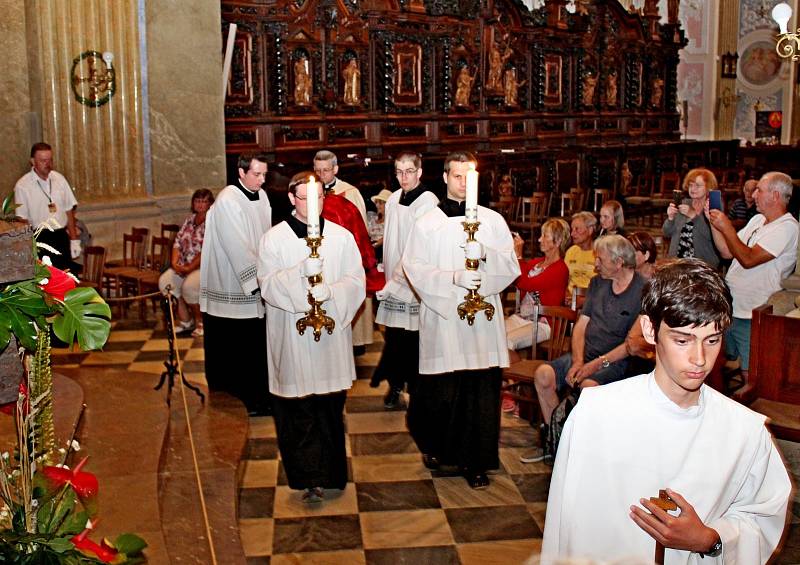 RELIKVIE. Návštěvníci Dnů lidí dobré vůle mohli uctít na Velehradě lebku sv. Ludmily.