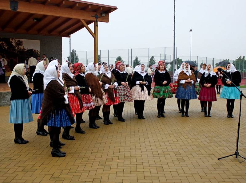 HODY MILÉ HODY. Sobotní veselí a pohodovou hodovou atmosféru v Polešovicích negativně neovlivnilo ani občasné mrholení. 