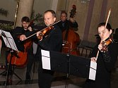 Ve staroměstském kostele svatého Ducha zněly třetí adventní neděli tóny barokních mistrů v podání Slováckého komorního orchestru, Jiřího Pospíchala a jejich hostů.