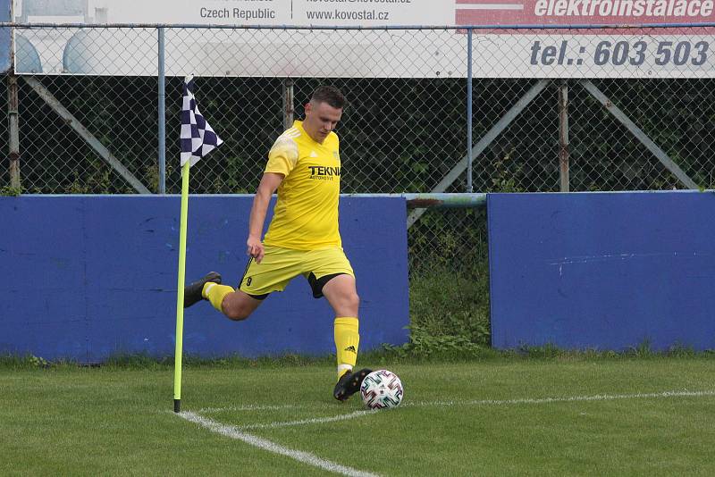 Fotbalisté Kunovice doma prohráli s Nivnicí 0:2. Hosty poprvé vedl nový hlavní trenér Pavel Barcuch.