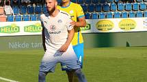 Fotbalisté Slovácko (v bílých dresech) v sobotním odpoledním zápase porazili Teplice 3:2.