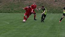 Fotbalisté Jalubí (žlutočerné dresy) v semifinále Poháru OFS Jarošovský pivovar zdolali Nedakonice 3:0.