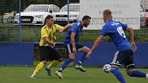 Fotbalisté Kunovic (žluté dresy) v 5. kole krajské I. A třídy skupiny B podlehli favorizovaným Zborovicím 1:2.