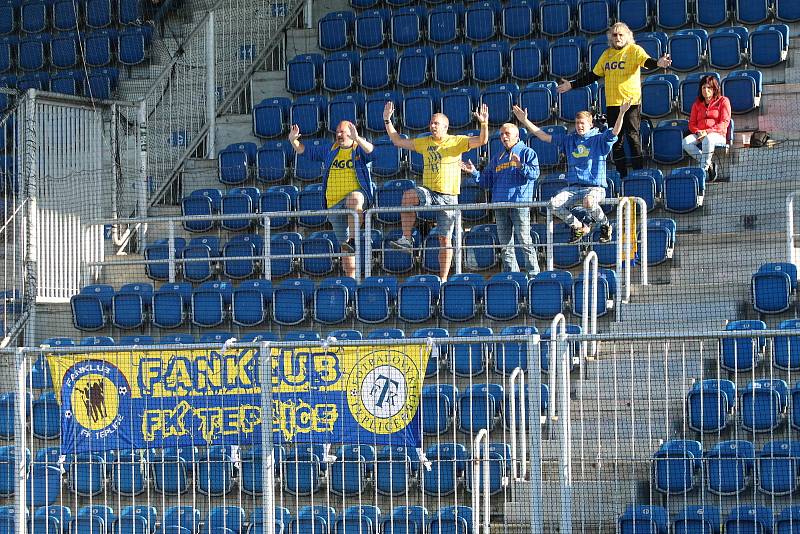 Fotbalisté Slovácko (v bílých dresech) v sobotním odpoledním zápase porazili Teplice 3:2.