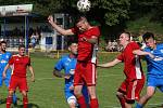 Fotbalisté Ořechova (modré dresy) ve 23. kole I. B třídy skupiny C doma rozstříleli poslední Uherský Ostroh 8:0.