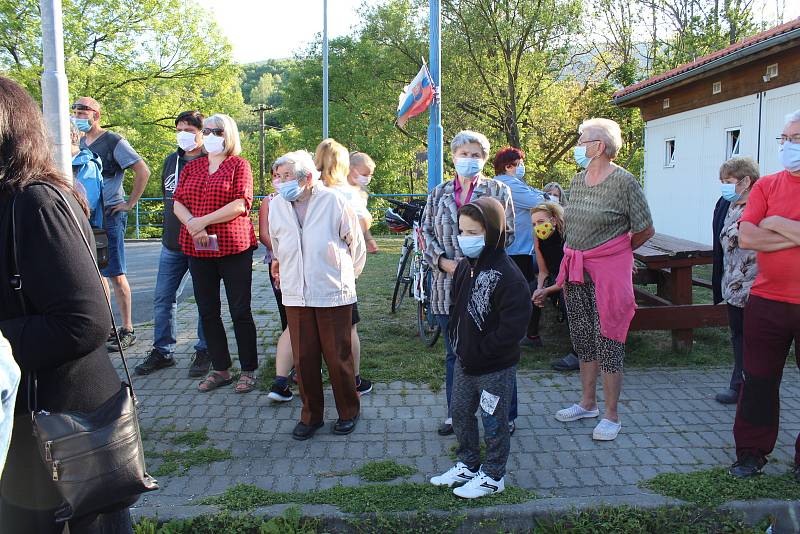 Protest proti uzavřené hranici se Slovenskem na přechodu Strání - Moravské Lieskové