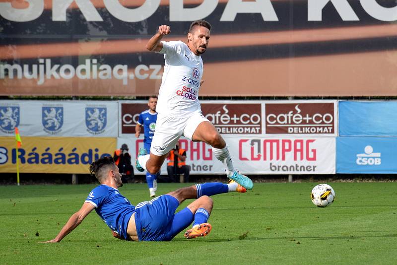 Fotbalisté Slovácka (bílé dresy) se v 8. kole FORTUNA:LIGY představili na hřišti Mladé Boleslavi.