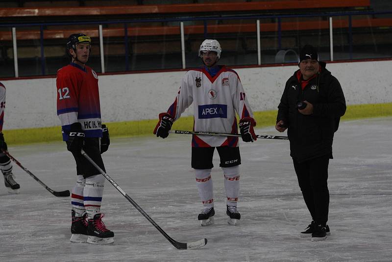 Fotbalisté ligového Slovácka zakončili podzimní část tradičním hokejem.