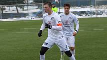 Fotbalisté Slovácka (v bílých dresech) na umělé trávě v Uherském Brodě přehráli druholigové Vítkovice 4:0. Foto: Deník/Stanislav Dufka