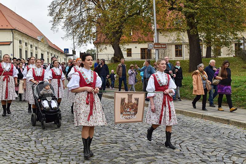 Historický průvod Broďanů a zástupců Přemyslovských měst prošel Uherským Brodem v sobotu 29. října odpoledne. Byl to jeden z vrcholů oslav 750 let od povýšení Uherského Brodu na královské město králem Přemyslem Otakarem II.