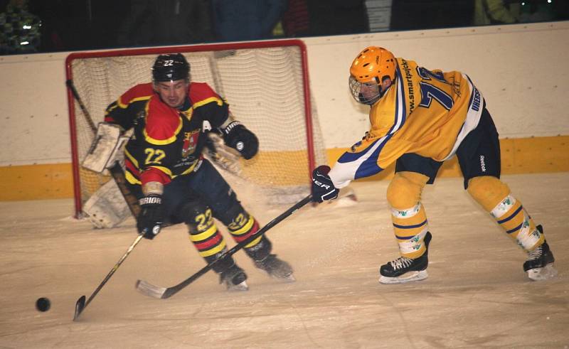 Krajská hokejová liga: Uherský Ostroh – Uherský Brod (ve žlutém) 1:5