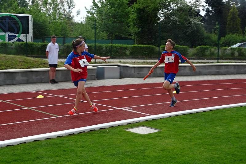 Žáci Základní školy Sportovní v Uherském Hradišti skvělými výkony opanovali krajské kolo letošního osmého ročníku Štafetového poháru v Holešově.