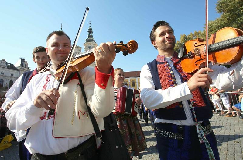 Slavnosti vína 2016 v Uherském Hradišti. Slavnostní průvod.