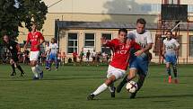 Fotbalisté Uherského Brodu (červené dresy) porazili v 1. kole MOL Cupu Viktorii Otrokovice 2:1 po prodloužení.