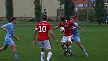 Fotbalisté Uherského Brodu (červené dresy) v 9. kole MSFL remizovali se Slováckem B 0:0.