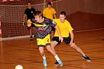 Futsalová liga Uherskohradišťska – 2. kolo: Superfrankie MD Team – GFC (ve žlutém) 3:4.