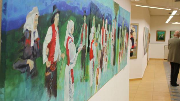 Zdeněk Hudeček vystavuje své obrazy v uherskohradiš­ťském Klubu kultury.  