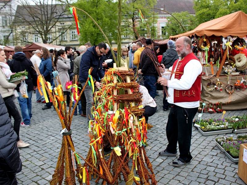 NA TRHU. Velikonoční jarmark v Hradišti, tradiční a hlavně otevřený všem.  