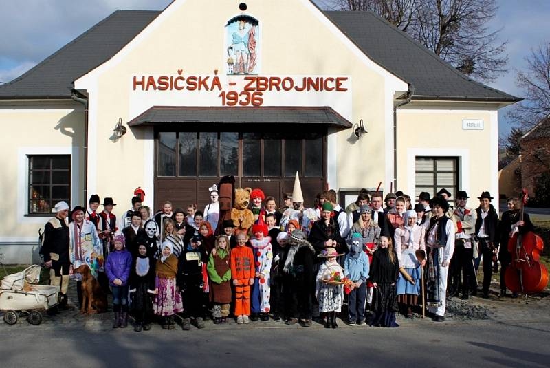 V čele letošní fašankové obchůzky v městečku pod Buchlovem kráčel maska laufra.