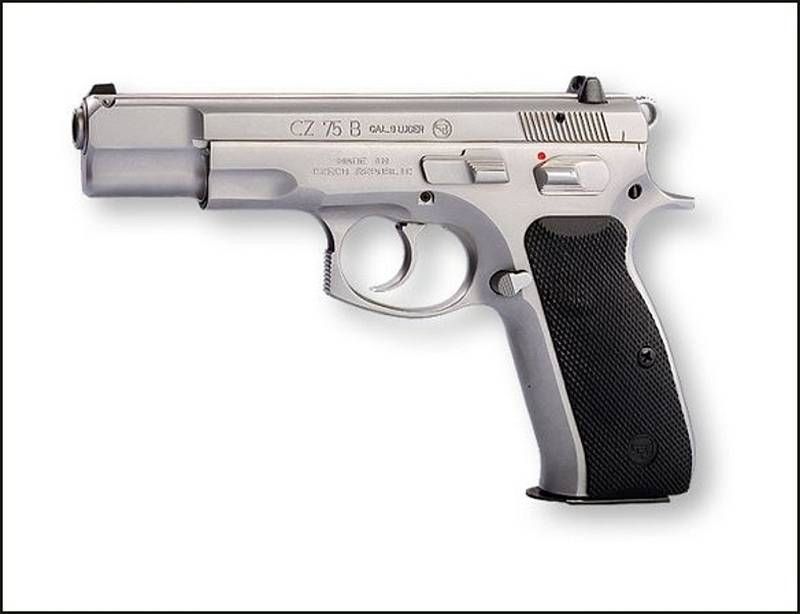 Jedna ze zbraní, kterou se střílelo v restauraci Družba: Samonabíjecí pistole CZ 75B.