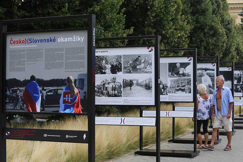 Letní filmová škola Uherské Hradiště 2022Výstava  Česko/slovenské okamžiky  Palackého náměstí
