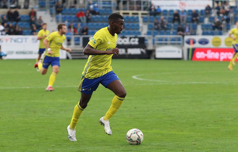 Sobotní derby v Uherském Hradišti opanovalo domácí Slovácko (bílé dresy), které zvítězilo nad Zlínem 3:0.