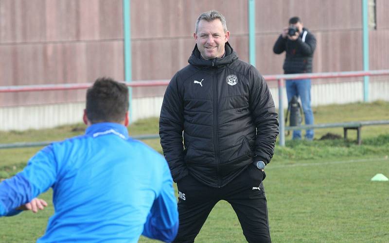 Fotbalisté Slovácka v pondělí dopoledne zahájili na hřišti v Sadech zimní přípravu.