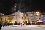 V jeden velký světelný gejzír se o půlnoci ze středy na čtvrtek na přelomu Silvestra a Nového roku  spojilo několik ohňostrojů v centru Uherského Hradiště.