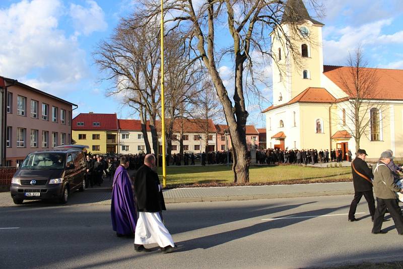 V Šumicích byla v úterý 3. března pohřbena druhá oběť vražedného střelce z restaurace Družba v Uherském Brodě.