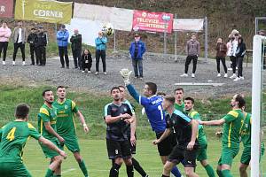 Fotbalisté Osvětiman (tmavě modré dresy) ve velikonočním zápase 15. kola krajského přeboru Zlínska přehráli Boršice 3:0.