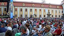 KONCERT. V průběhu Večera lidí dobré vůle vládla před velehradskou bazilikou nádherná atmosféra.