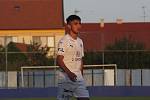 Fotbalisté Slovácka B (bílé dresy) ve středečním vloženém zápase 17. kola MSFL zdolali Viktorii Otrokovice 4:0.