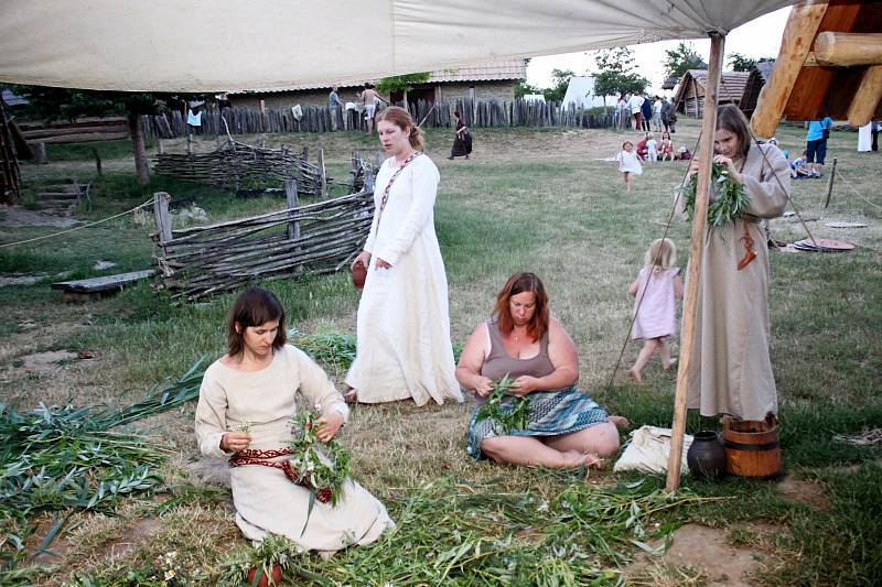 V Archeoskanzenu Modrá si připomenuli už pojedenácté letní slunovrat.