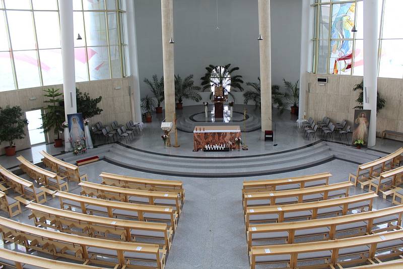 Kostel Svatého Ducha ve Starém Městě v květnu 2021. Interiér.
