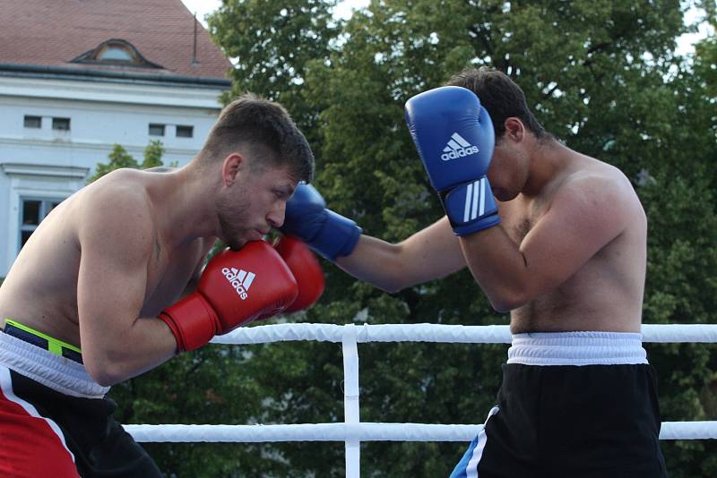 Začátek Slováckého léta zpestřil exhibiční boxerský zápas mistra světa Lukáše Konečného s Ondřejem Chudobou i souboje členů Gym-k.o. boxing team.