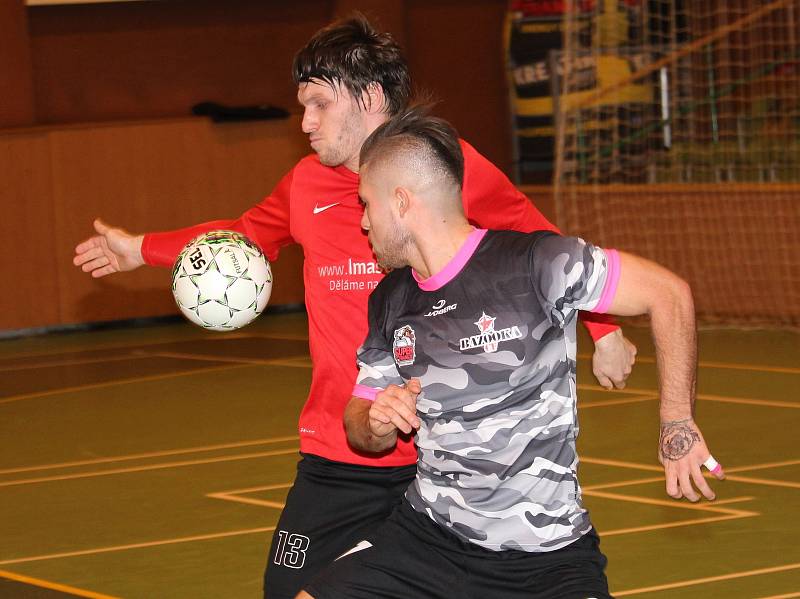 Futsalisté Bazooky CF Uherské Hradiště porazili jakubčovickou Baracudu 8:5 (3:1).