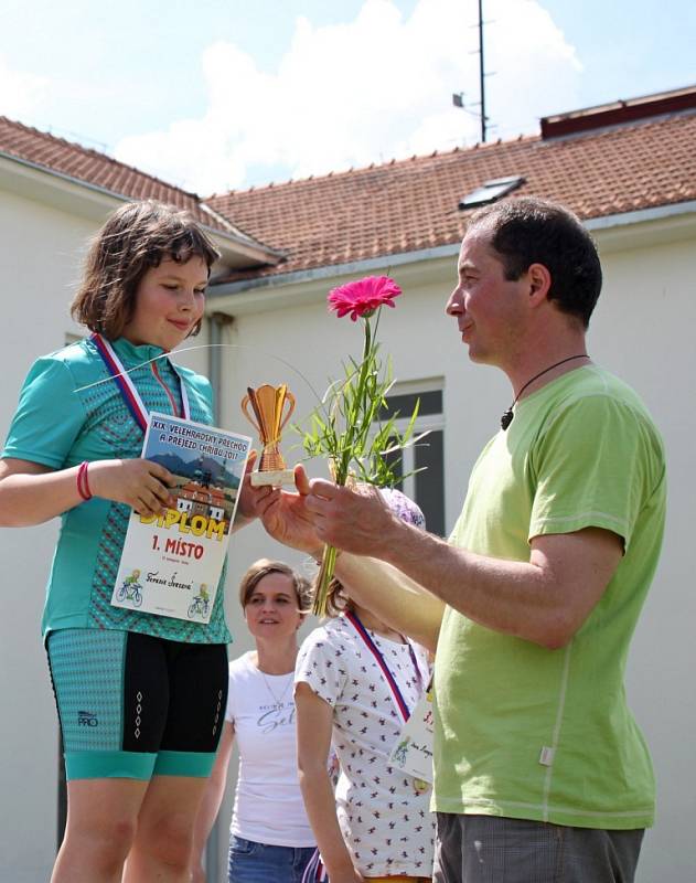 Velehradští zahrádkáři spolu s obcí a základní školou uspořádali v sobotu XIX. ročník přechodu a přejezdu Chřibů. 