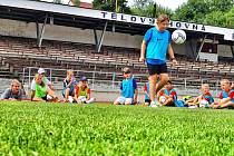 Na začátku letních prázdnin se v Hluku uskuteční již jedenáctý ročník fotbalového kempu Michala Kadlece.