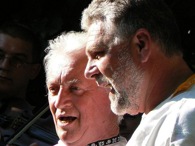 Mnohé akce na Horňácku připravuje Antonín Vrba (vpravo). Na snímku s Martinem Hrbáčem.
