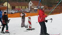 Nejméně půl roku bude Lubomír Orel a lyžaři čekat na sníh.