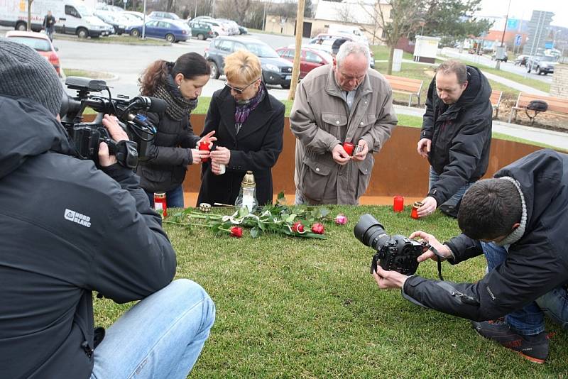 Pietní akt u pomníku a pietního místa tragédie z 24.2.2015 v U­herském Brodě.