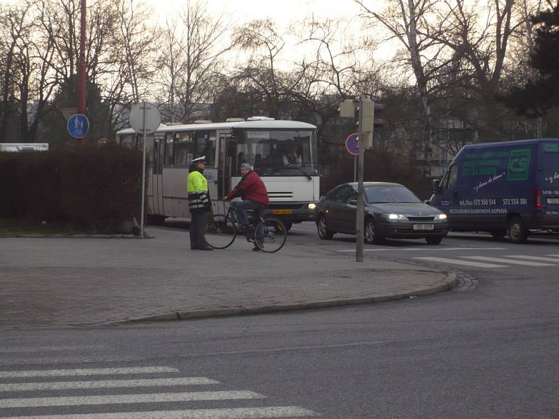Chování chodců i cyklistů na přechodech kontroluje uherskohradišťská policie.