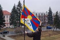 Tak jako v uplynulých letech, i ve čtvrtek 10. března plápolala na budově kina Hvězda v Uherském Hradišti vlajka Tibetu. 