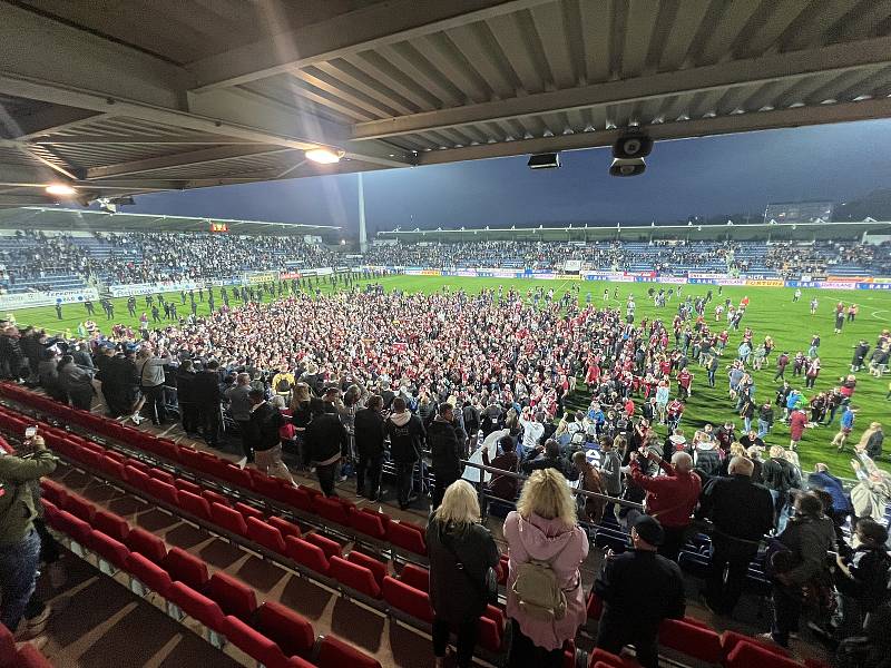 Fanoušci Sparta Praha slaví v Uherském Hradišti zisk mistrovského titulu