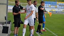 Starší dorostenci Slovácka (bílé dresy) ve 27. kole MSDL zdolali na Širůchu ve Starém Městě Baník Ostrava 1:0.