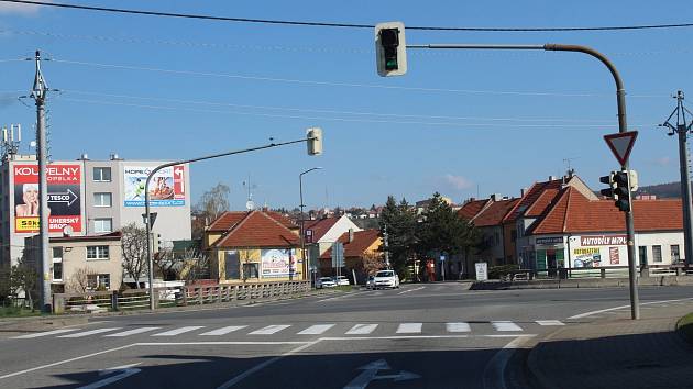 Opravy na silnici I/50 zkomplikují řidičům dopravu.Hlavní křižovatka v Uherském Brodě.