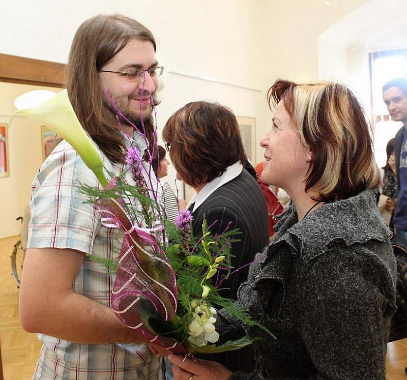 Gratulace se od návštěvníků Kateřině Vlachynské i Stanislavu Horákovi.