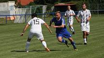 Fotbalisté Kunovic (modré dresy) prohráli v prvním zápase nové sezony doma s Těšnovicemi 0:3.