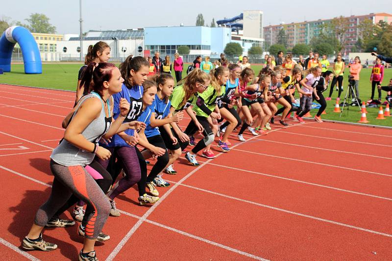 Závodníci z patnácti škol z celého okresu se na atletické stadionu v Uherském Hradišti utkali na 16. ročníku atletického čtyřboje „O pohár starosty města Uherské Hradiště.